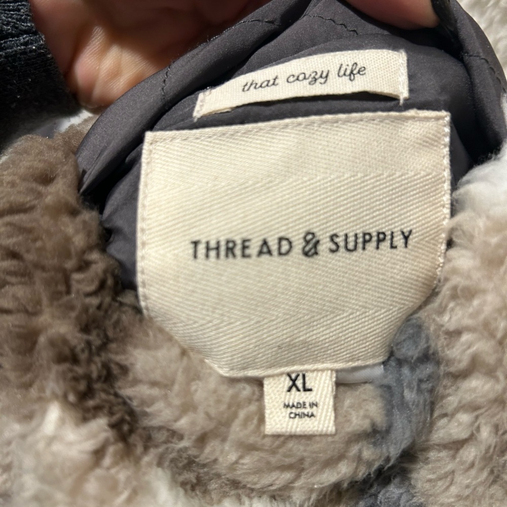 Reversible Thread &‎ Supply Vest - Picture 3 of 5